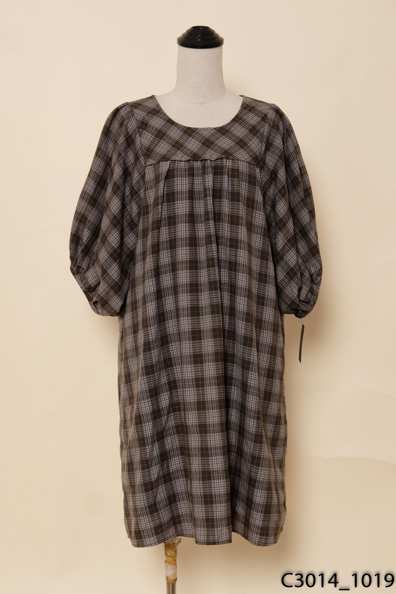 Đầm babydoll kẻ nâu