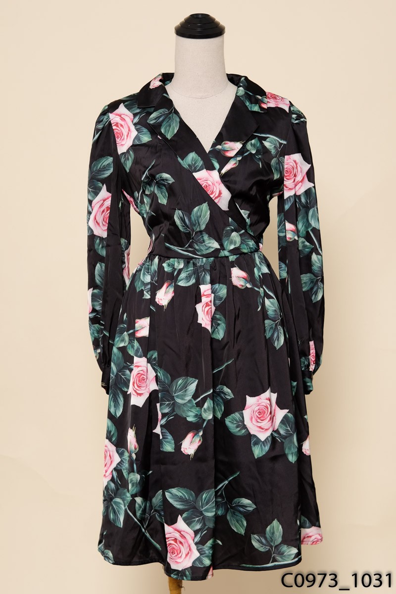 MIU STORE-Đầm đen hoa hồng xanh