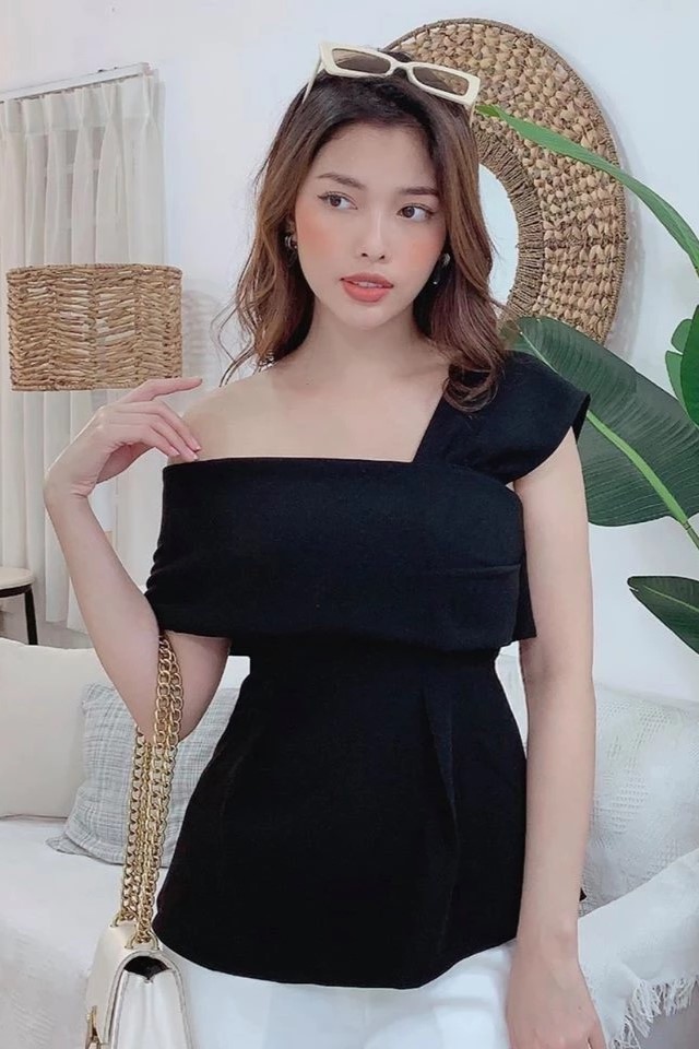LIOS-Áo đen lệch vai