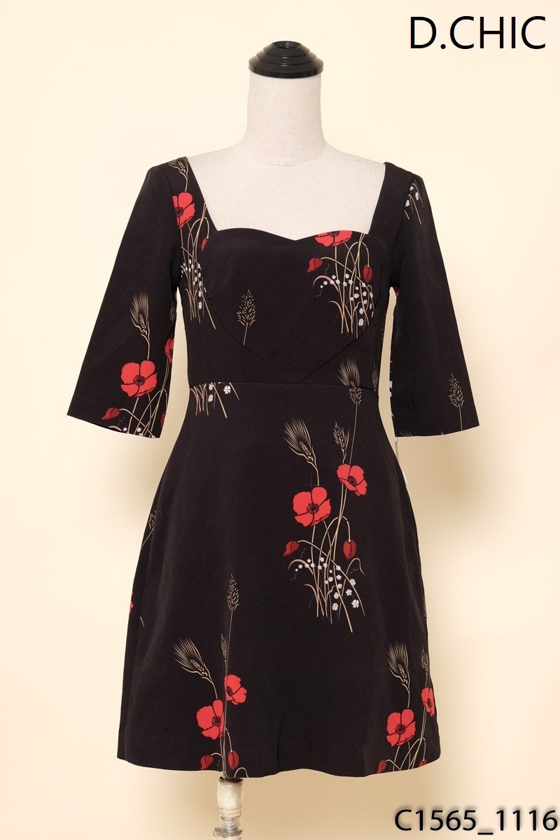 Đầm đen cổ vuông D.Chic