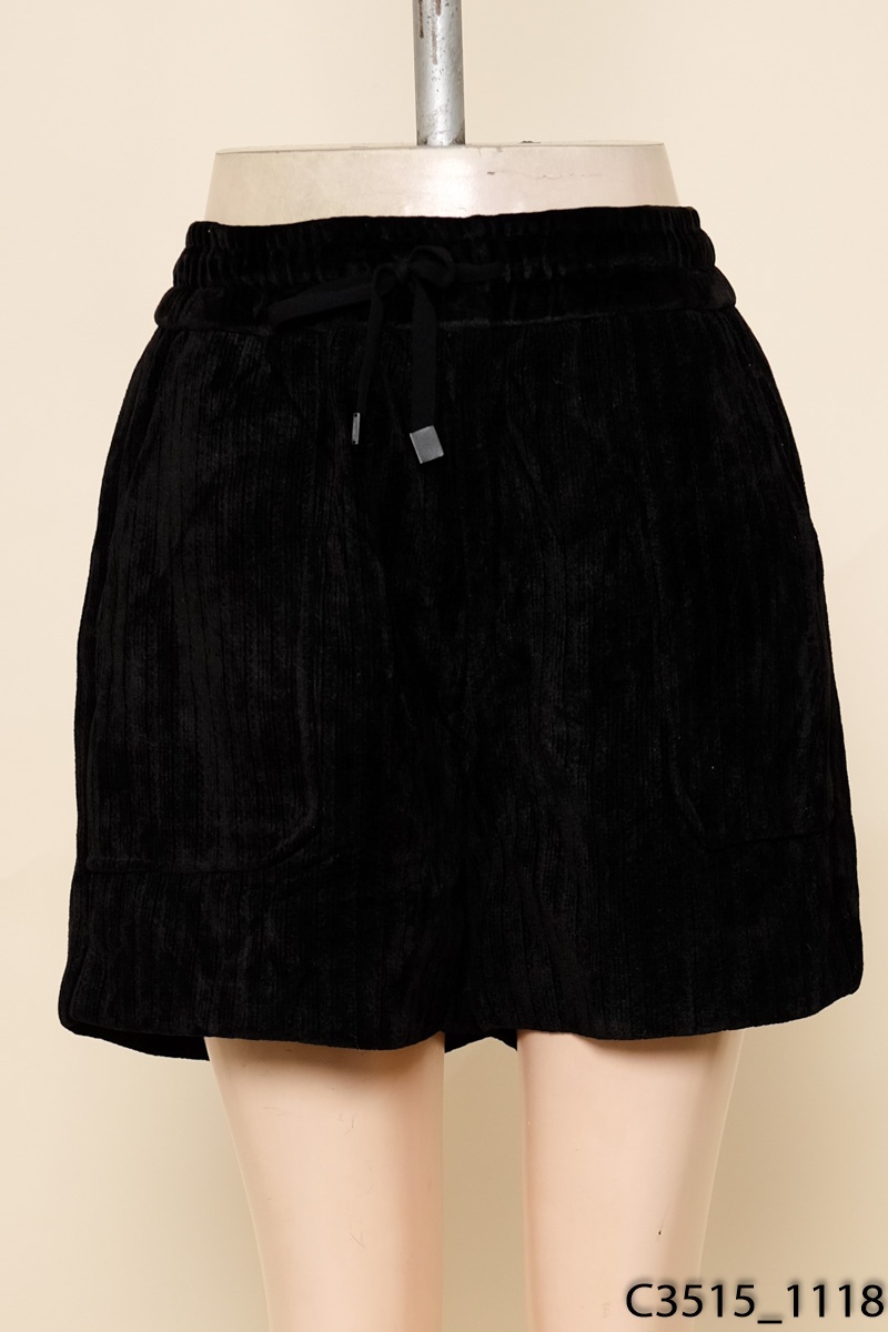 Quần shorts nhung đen