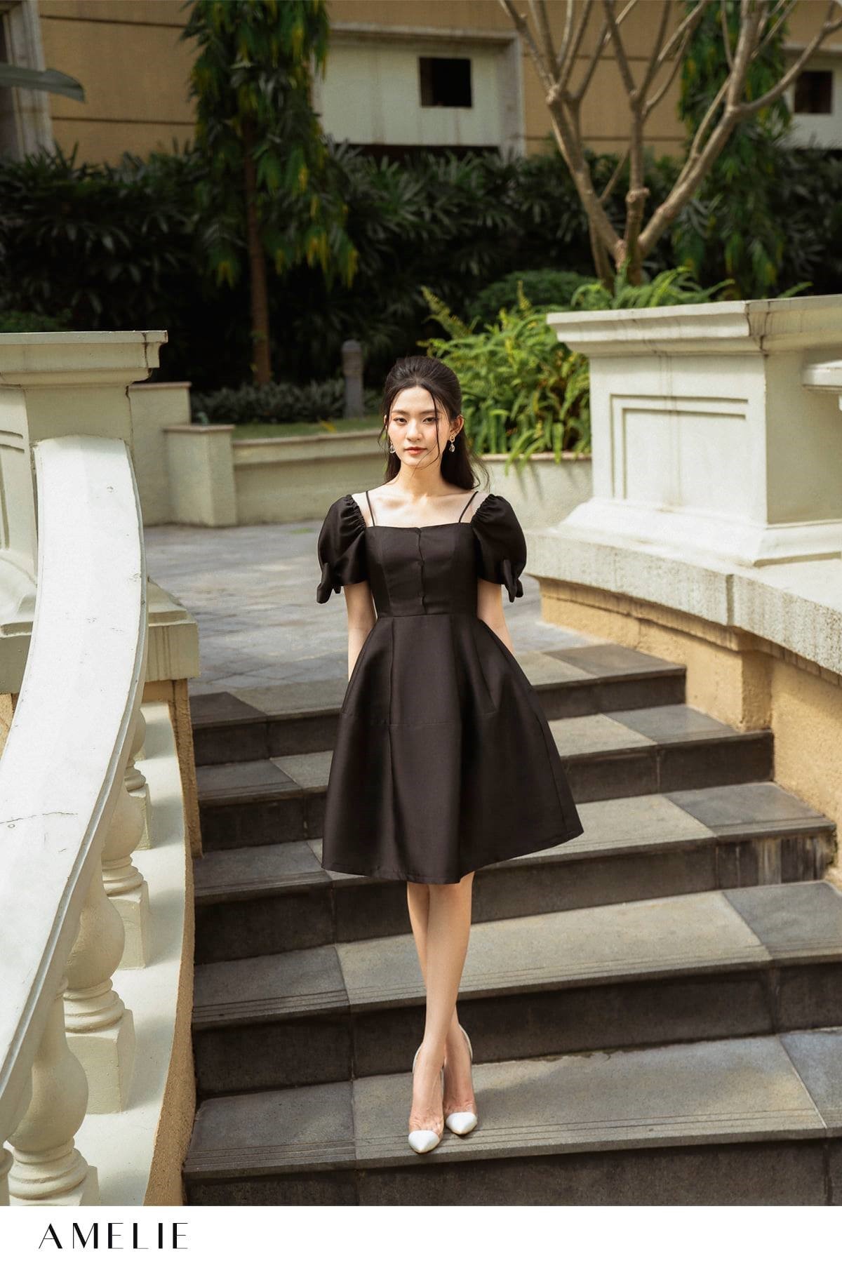 AMELIE-Đầm đen cổ vuông