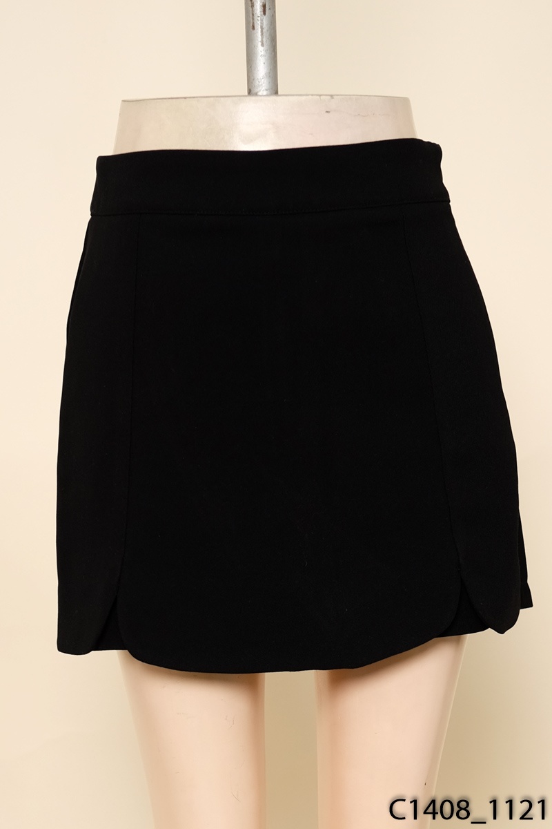 Quần shorts đen giả váy