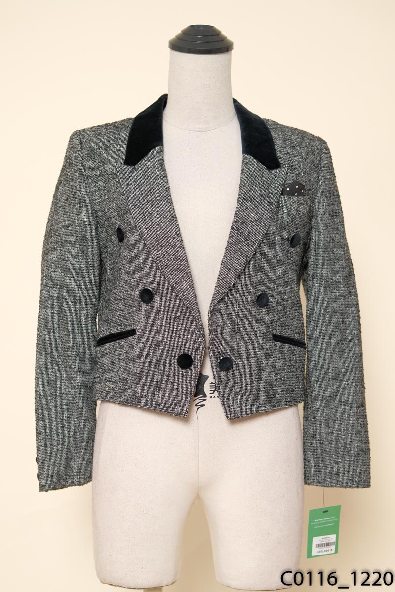 Áo blazer đen phối trắng cổ nhung