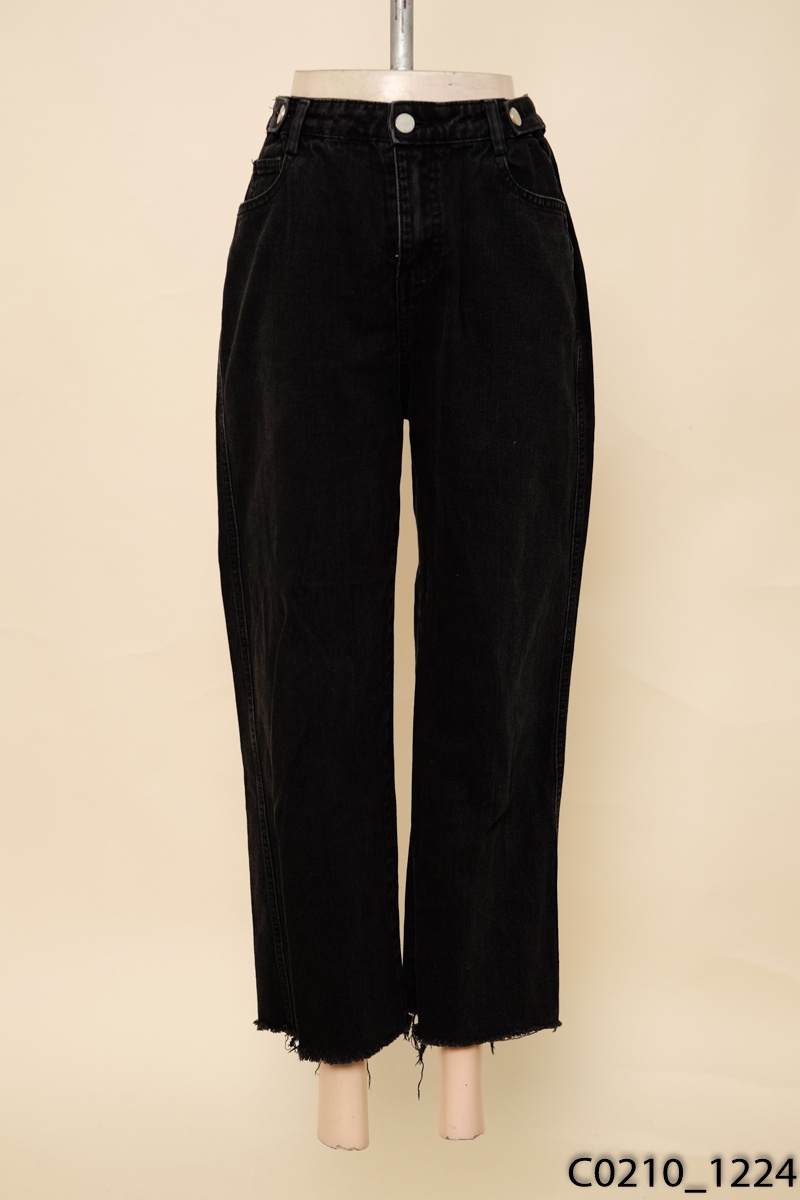 Quần jeans đen tua rua