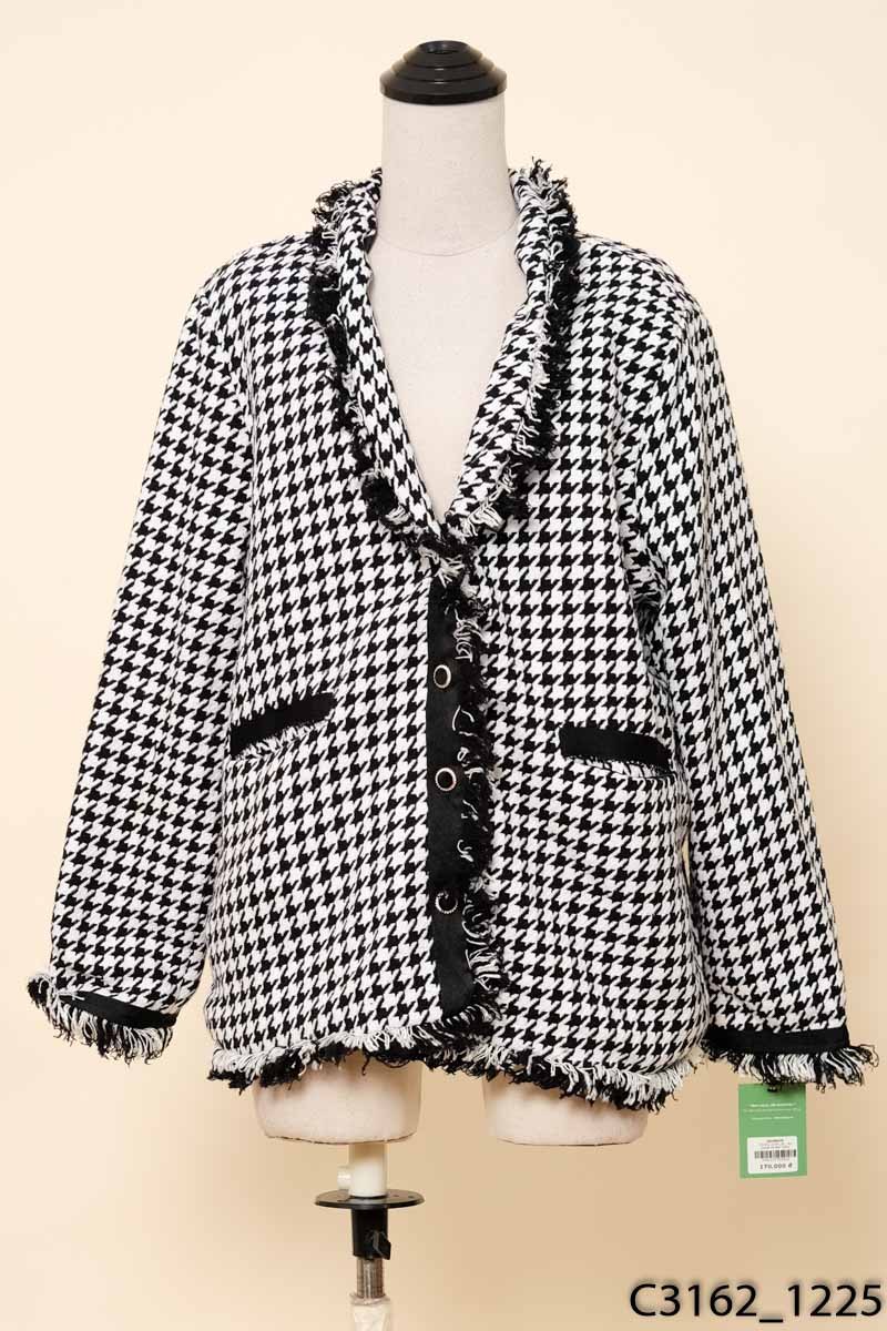 Áo blazer kẻ đen trắng tua rua