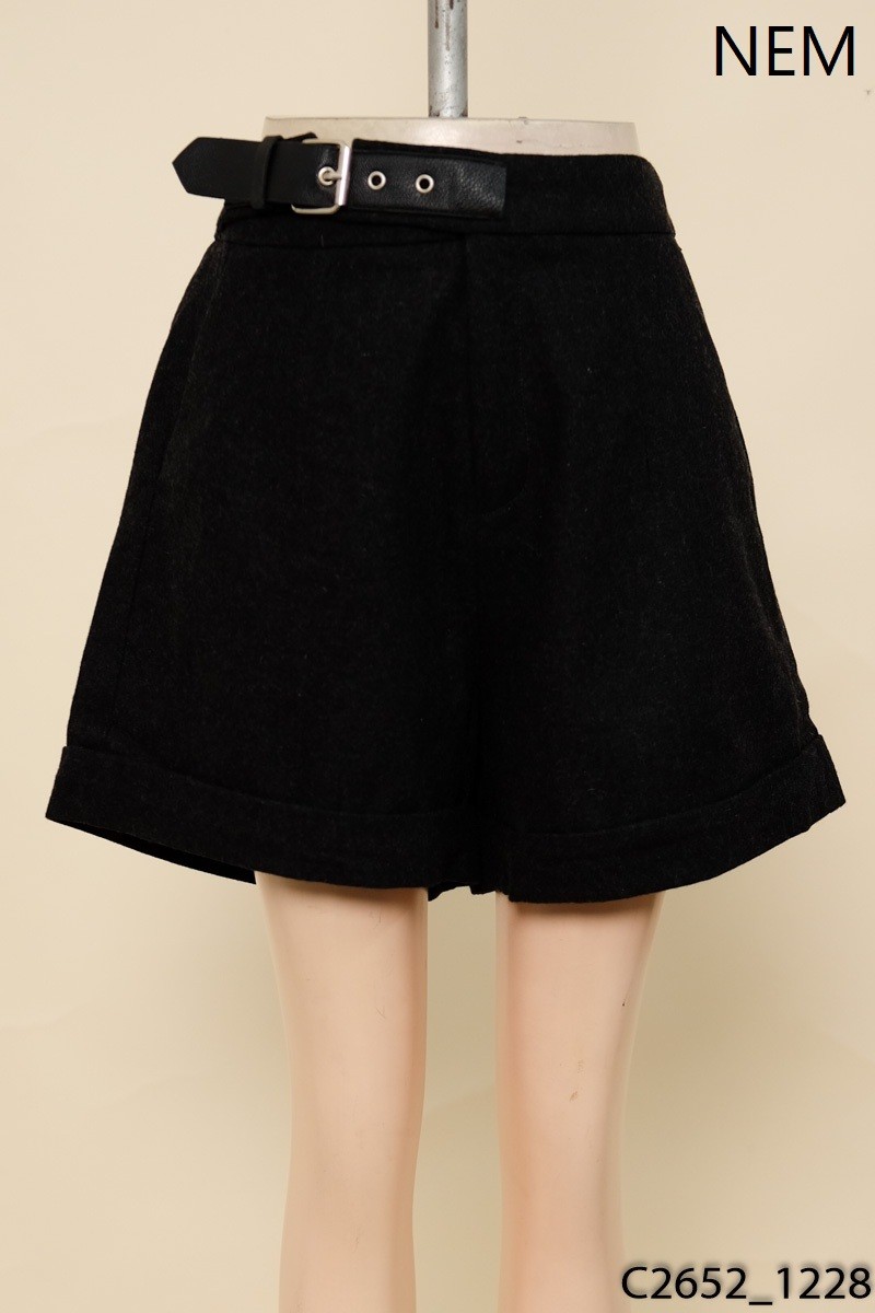 Quần shorts dạ đen NEM