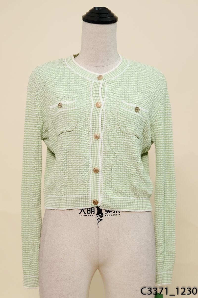 Áo len xanh phối trắng