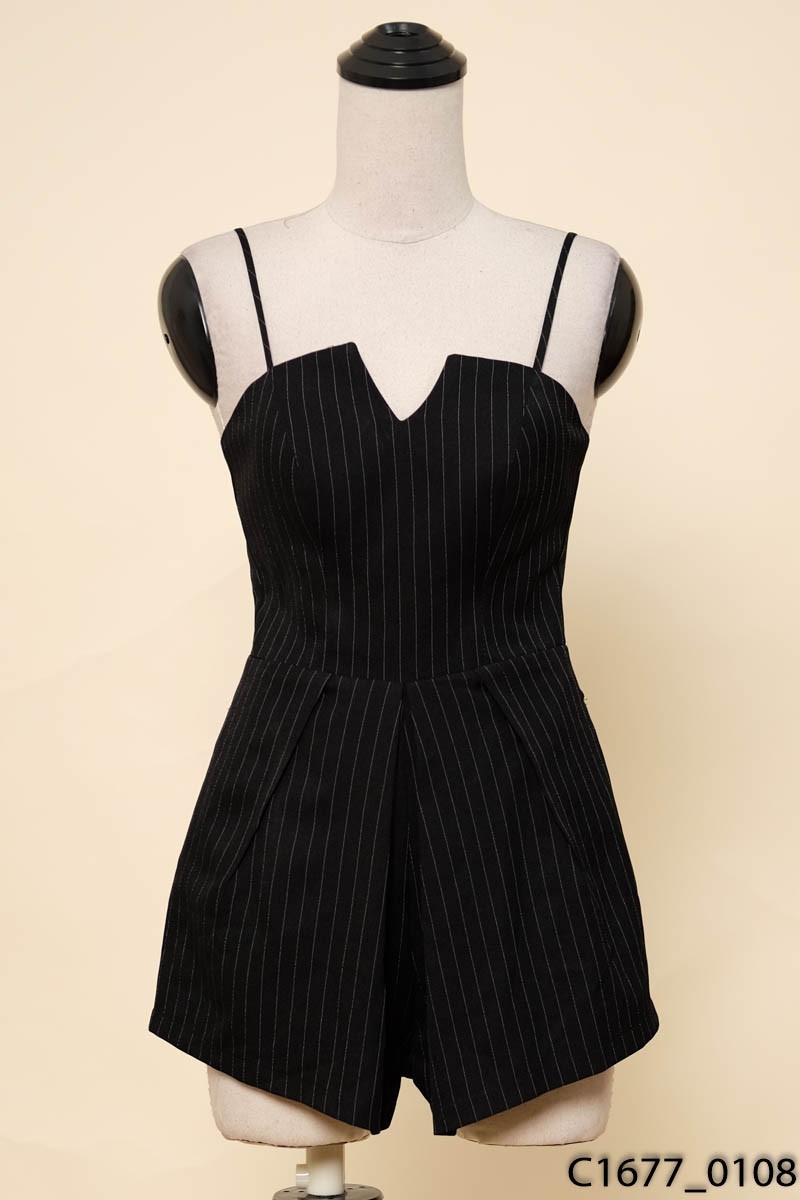 Jumpsuits đen kẻ trắng