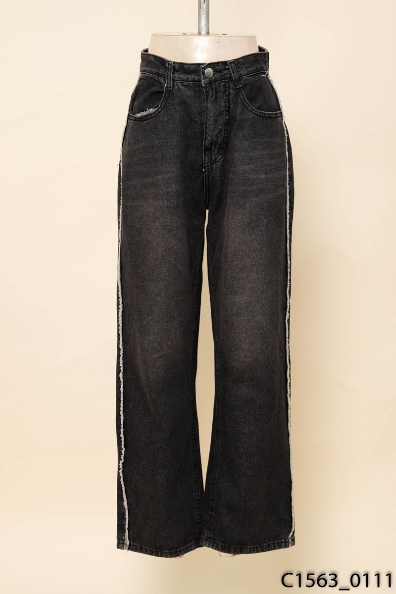 Quần jeans đen viền tua dua