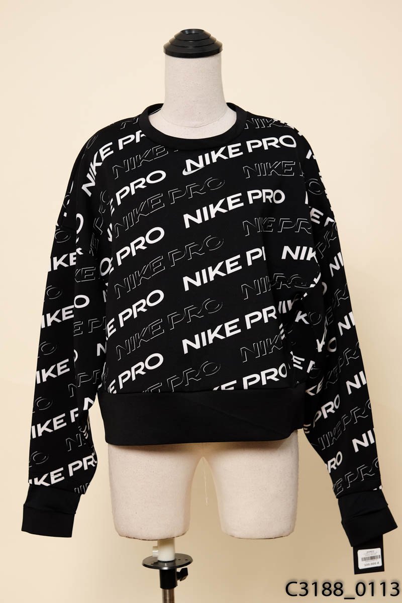 Áo sweater đen phối trắng