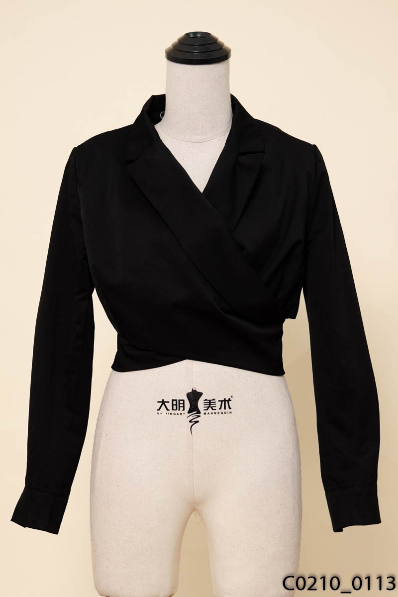Áo khoác đen croptop