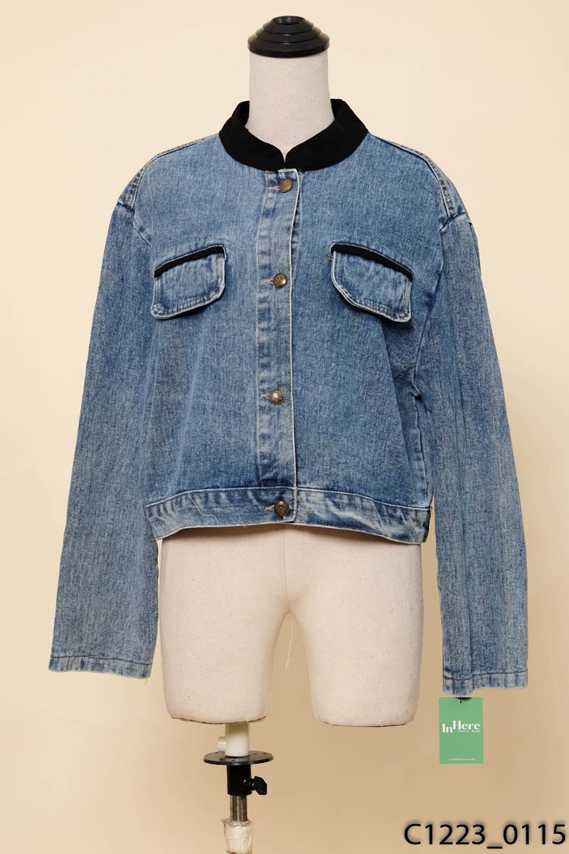 Áo khoác jeans xanh viền đen