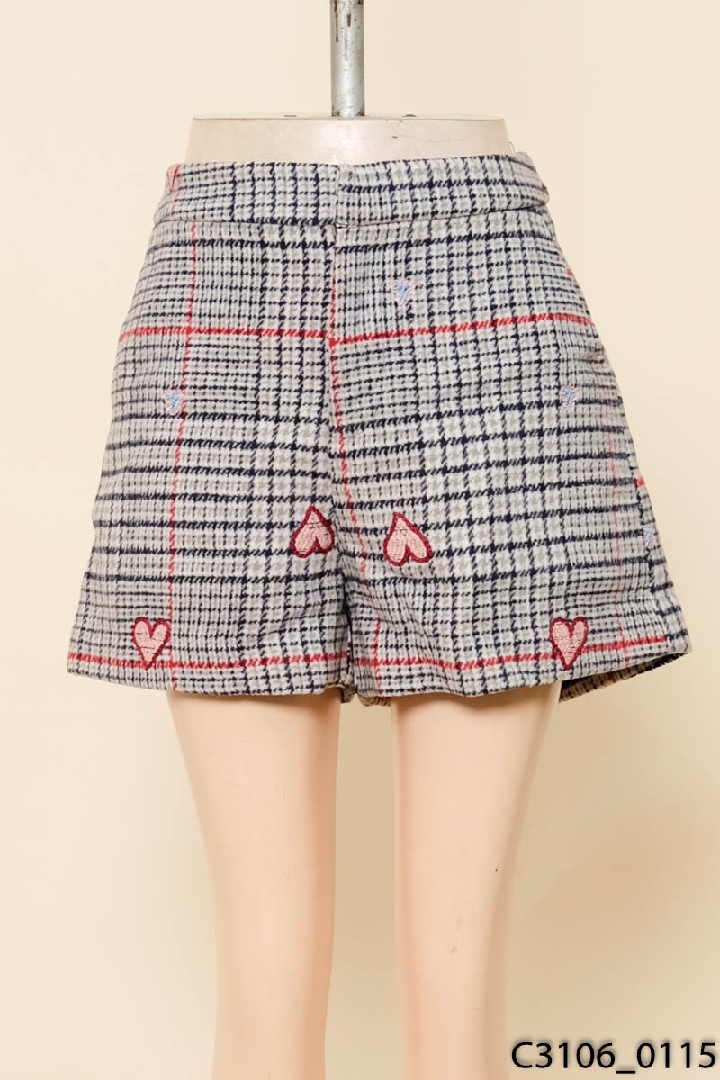 Quần shorts dạ ghi kẻ xanh
