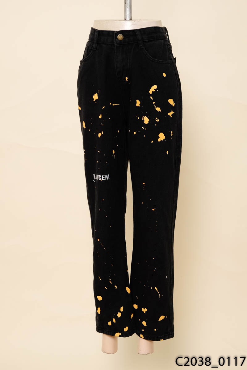 Quần jeans đen hoạ tiết cam