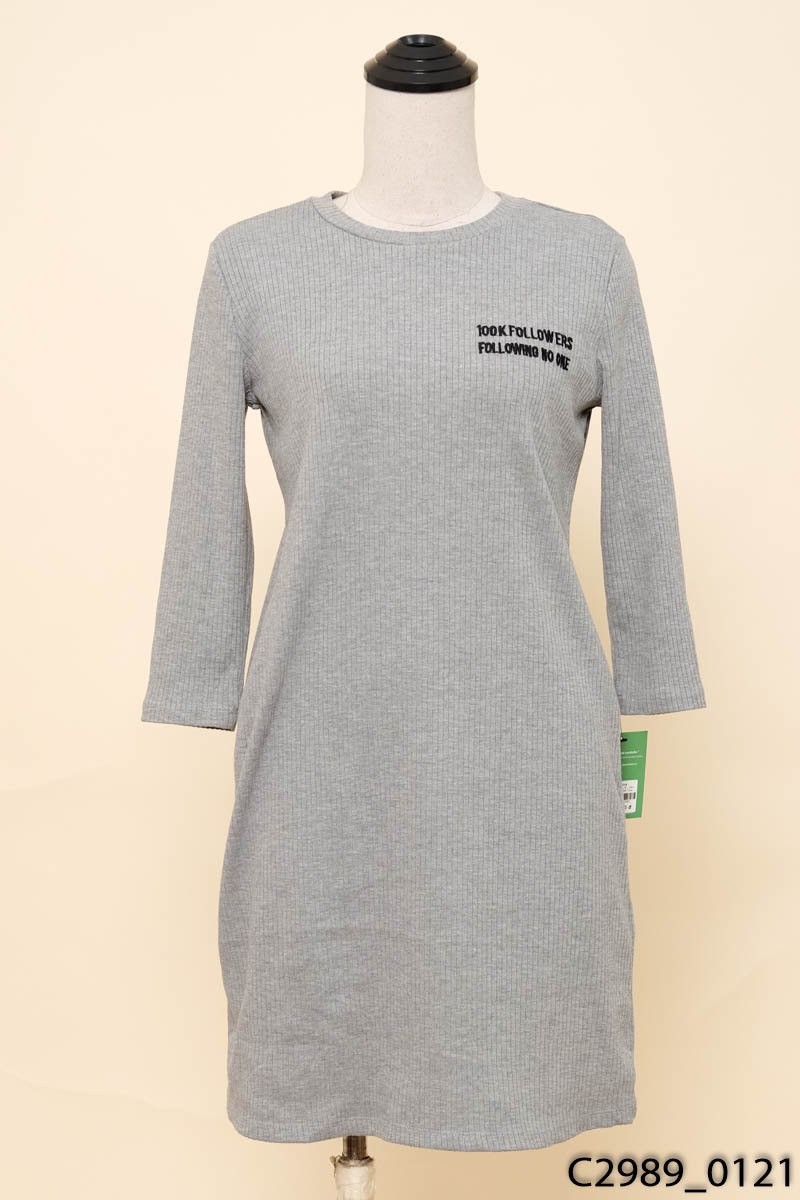 Đầm ghi chữ đen New Tags
