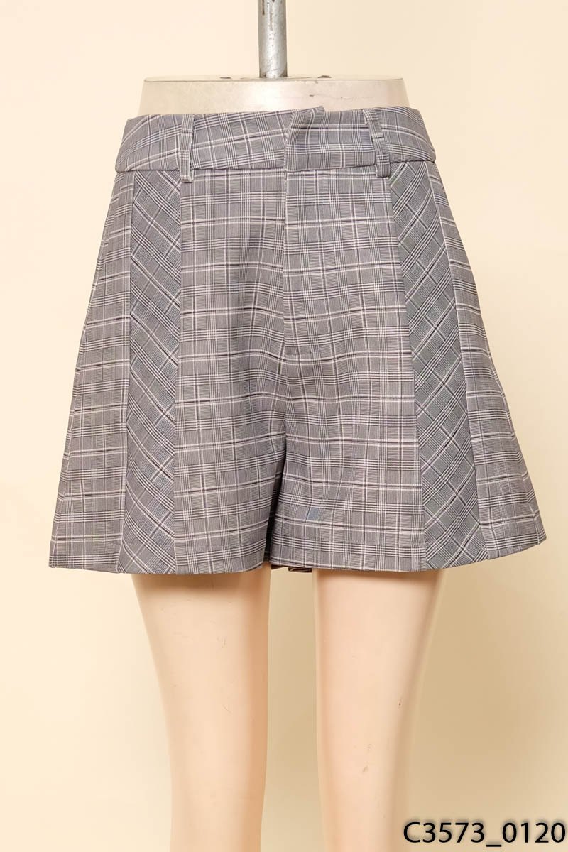 Quần short kẻ đen trắng