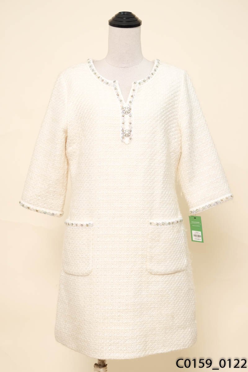 Đầm dạ be khuy hoa tay lỡ