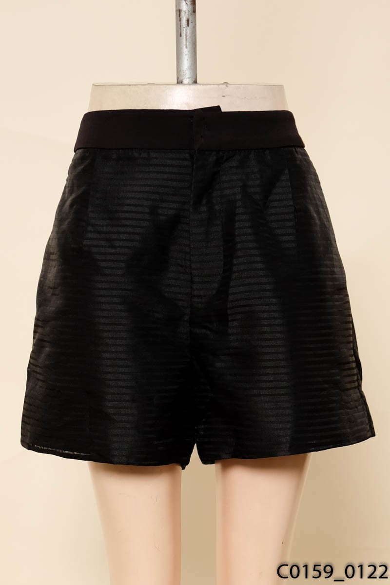 Quần short đen sọc ngang