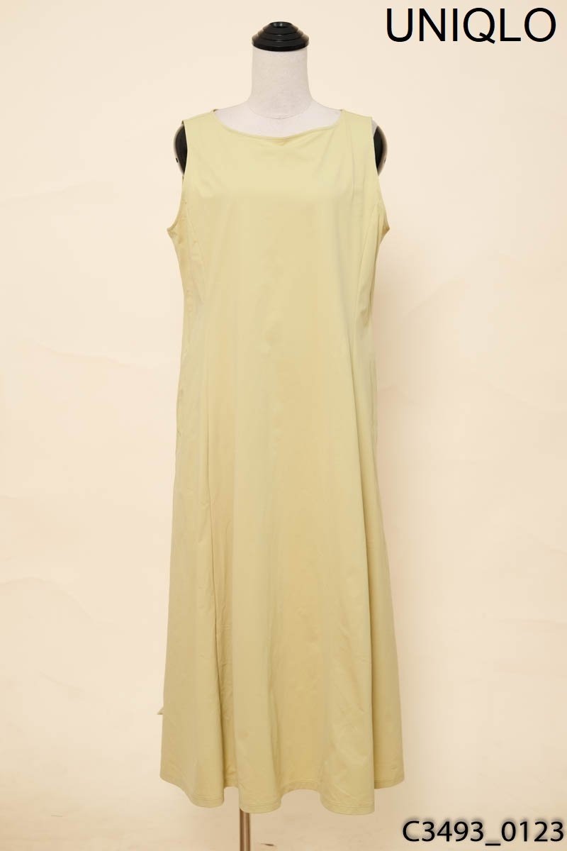 Đầm xanh sát nách Uniqlo (không kèm đai)