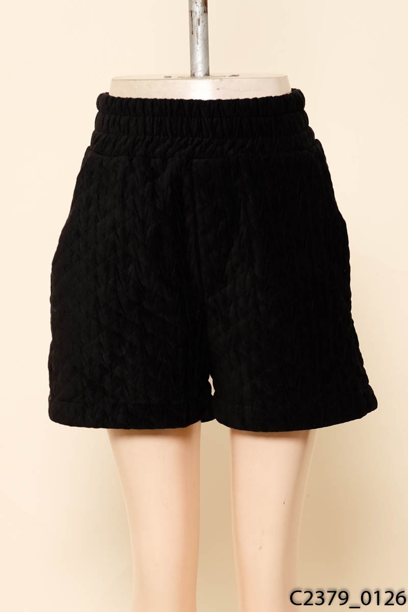 Quần shorts nhung đen