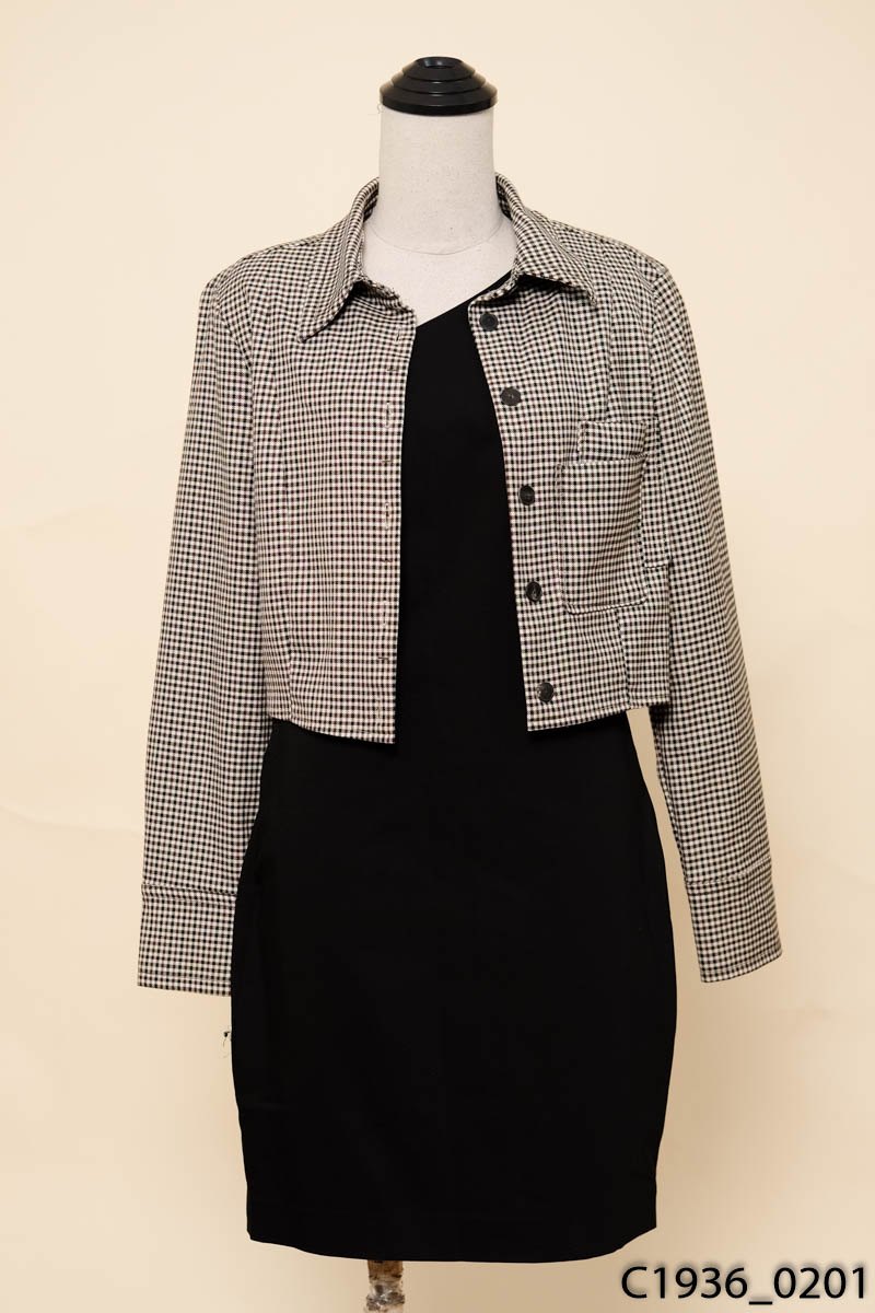 Set đầm đen hở vai+ áo khoác crop kẻ