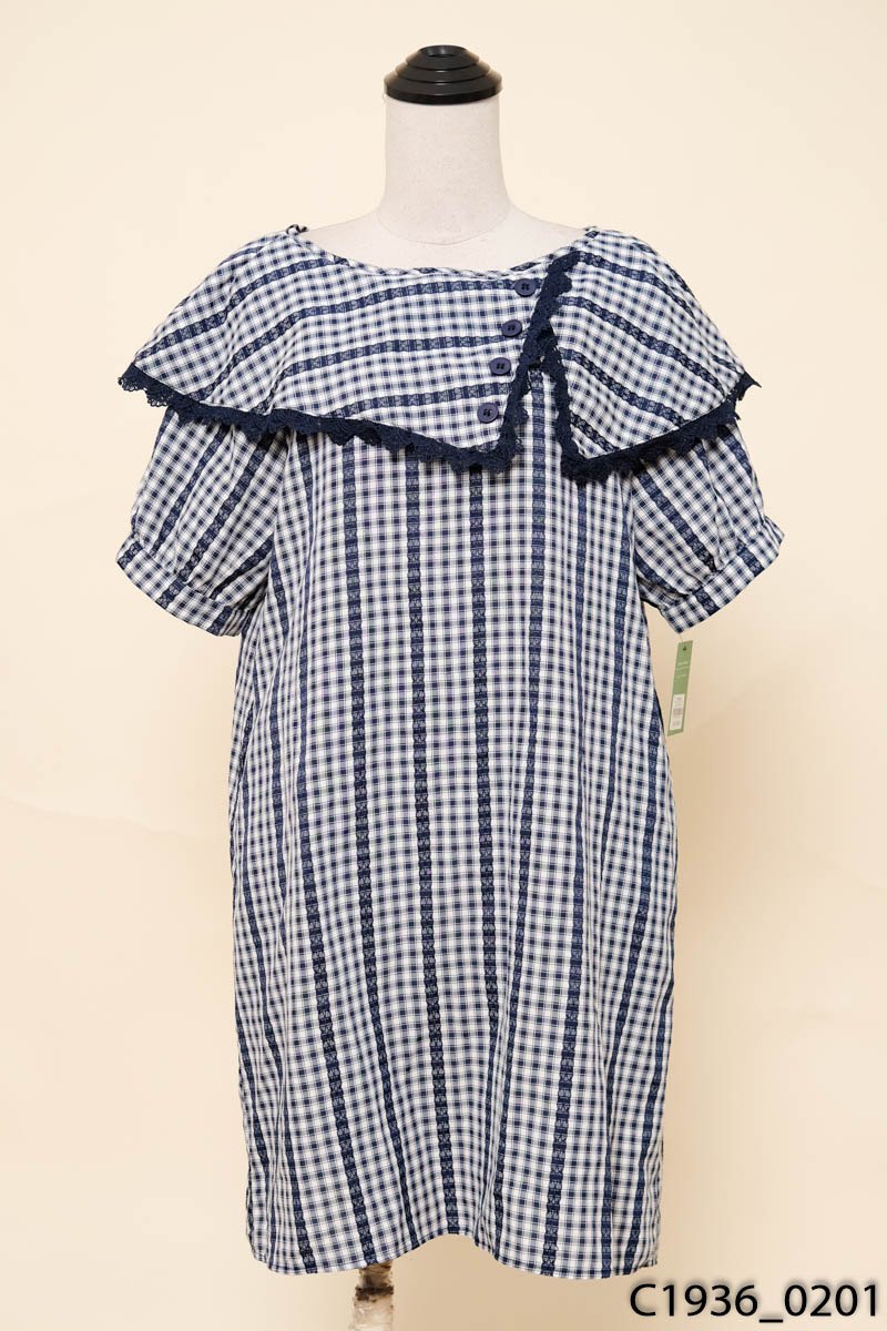 Đầm kẻ xanh trắng viền ren