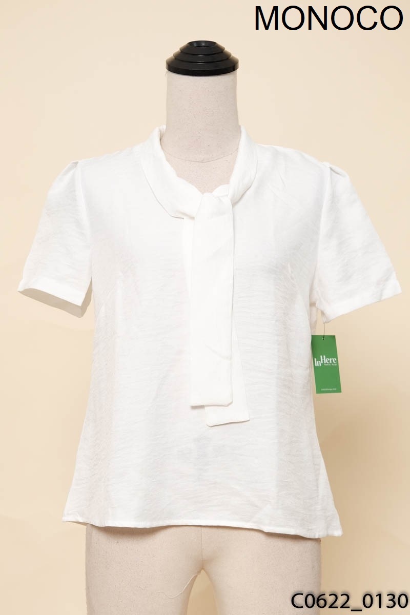 Áo trắng nơ trắng monoco