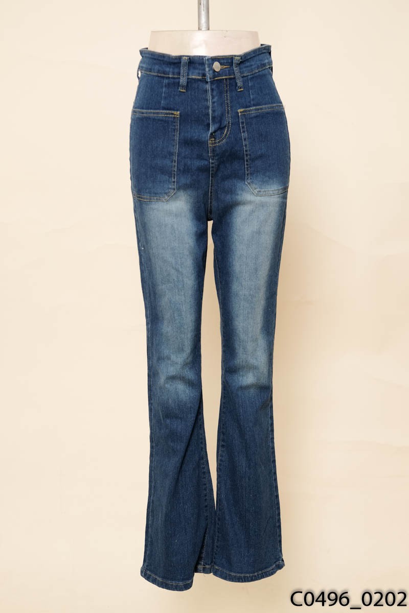 Quần jeans xanh ống loe