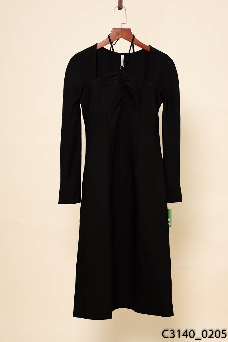 Đầm đen cổ vuông Méo New Tags