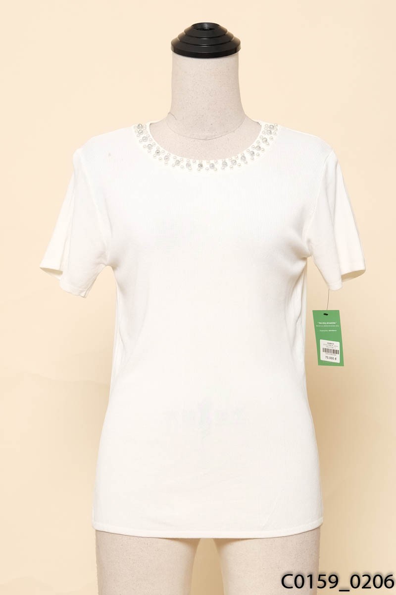 Áo len trắng cổ ngọc