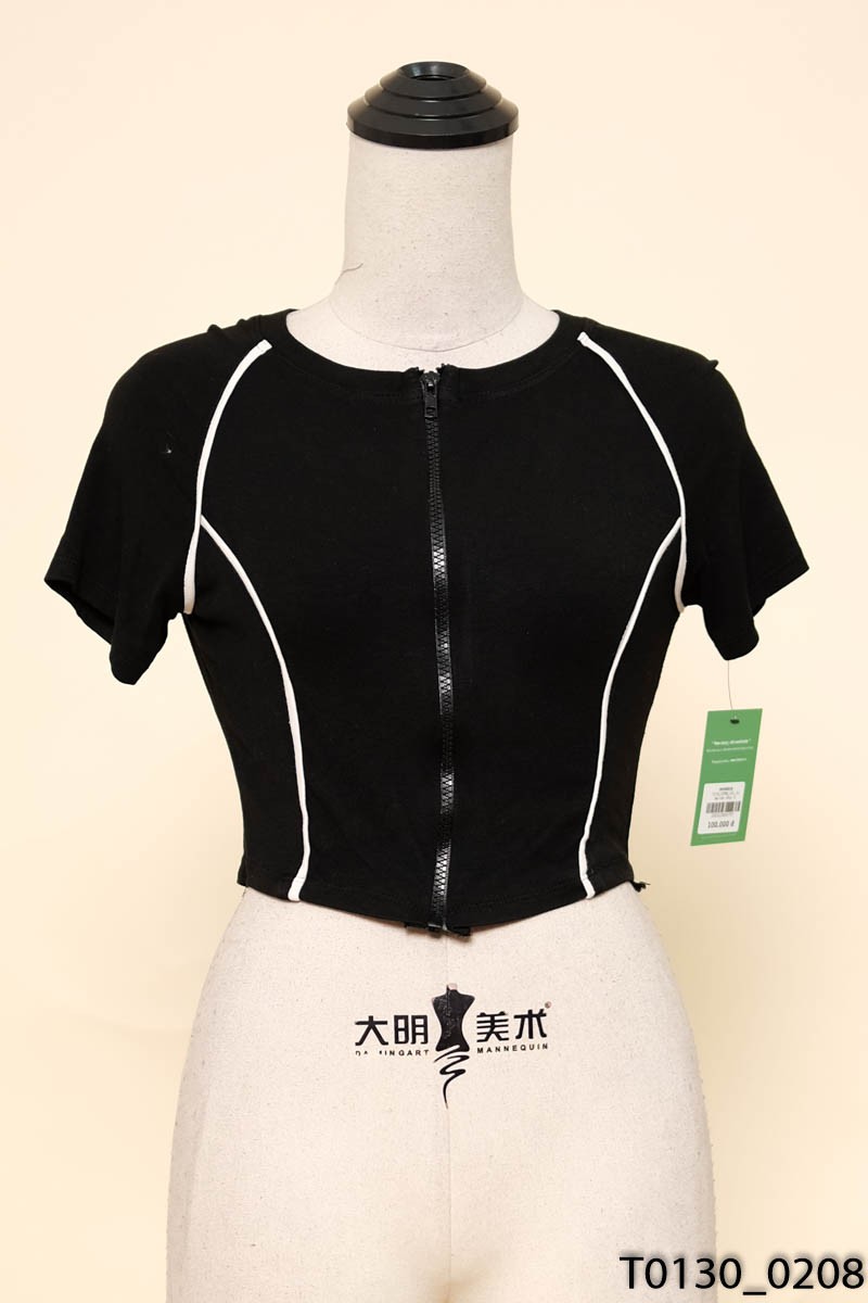 Áo đen viền trắng