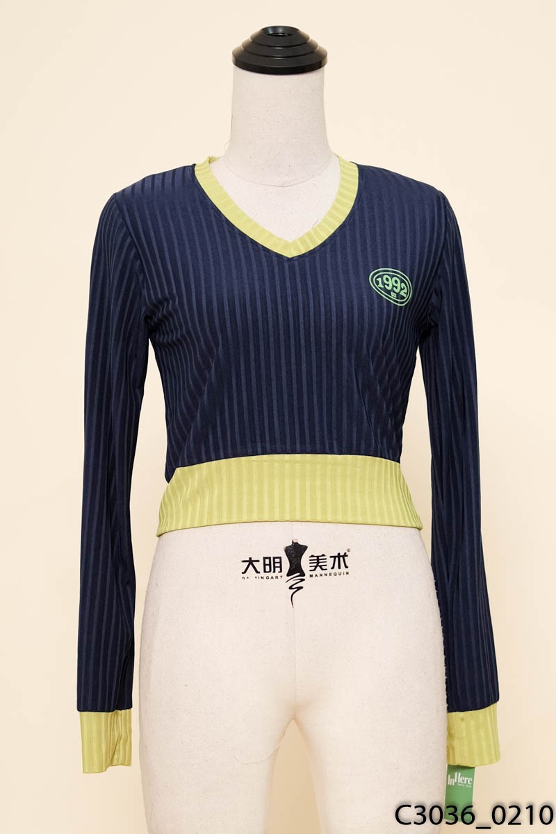 Áo xanh viền xanh lá
