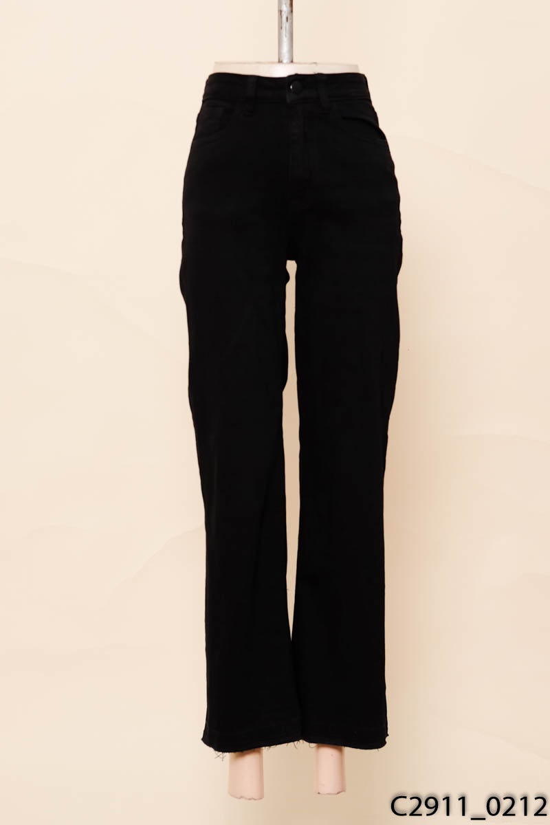 Quần jeans đen ống đứng
