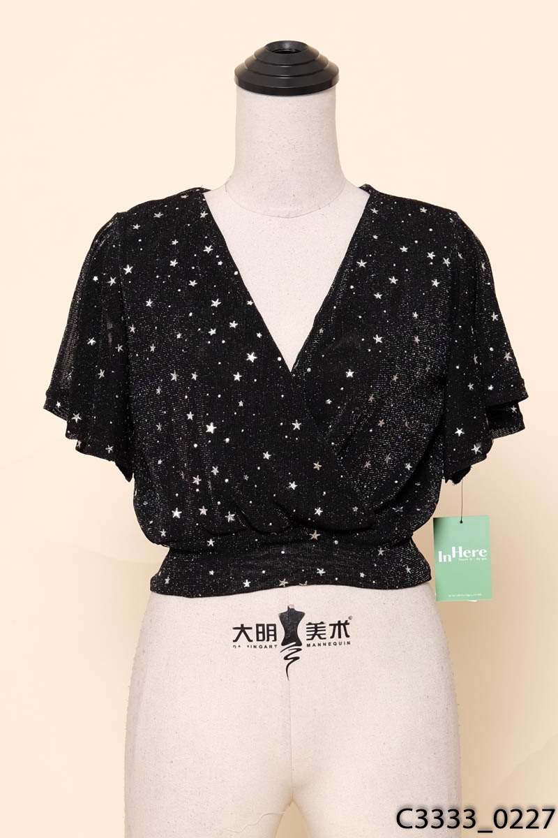 Áo đen họa tiết sao
