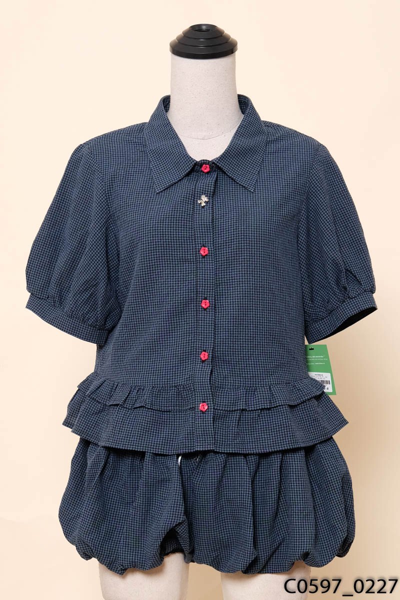 Set xanh kẻ đen cúc đỏ