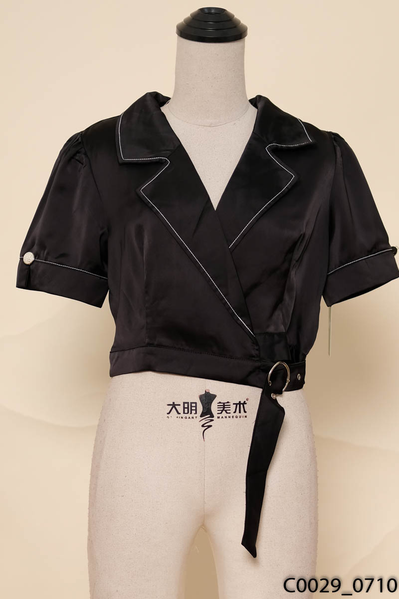 Áo khoác vest đen dáng ngắn