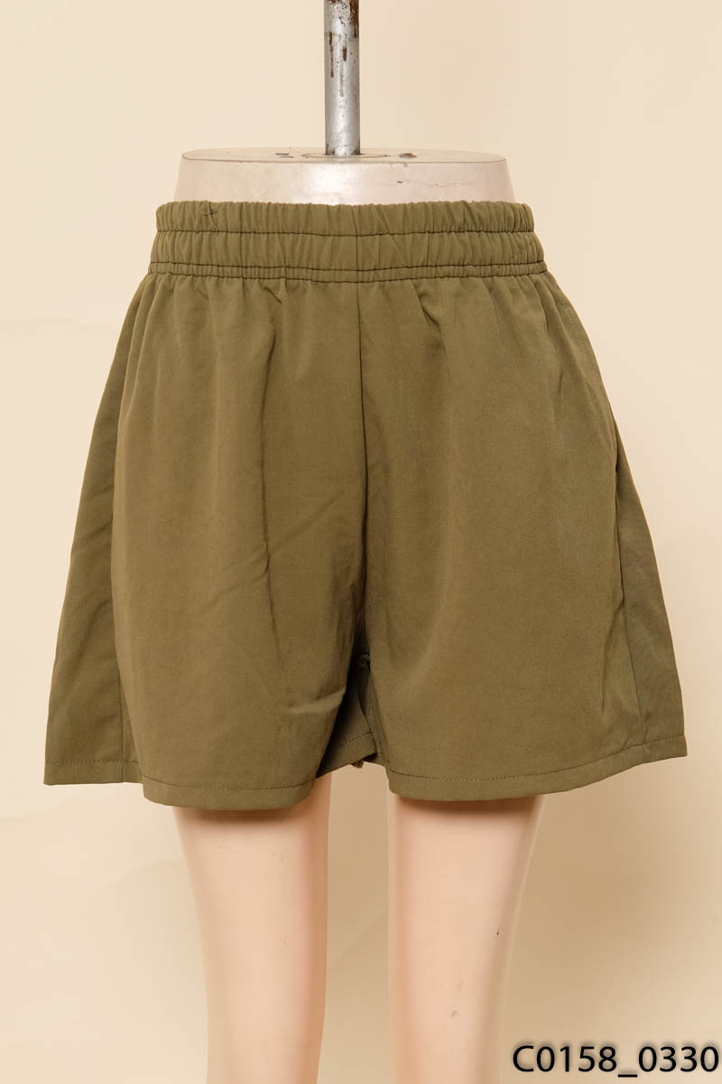 Quần shorts xanh chỉ đen