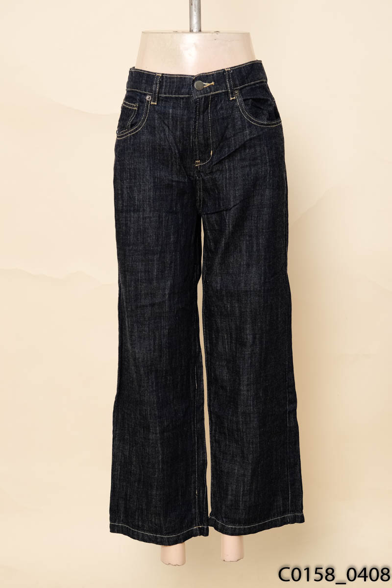 Quần jeans xanh viền chỉ vàng