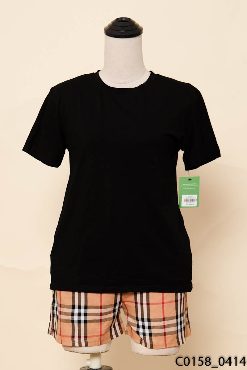 Set áo đen quần burberry