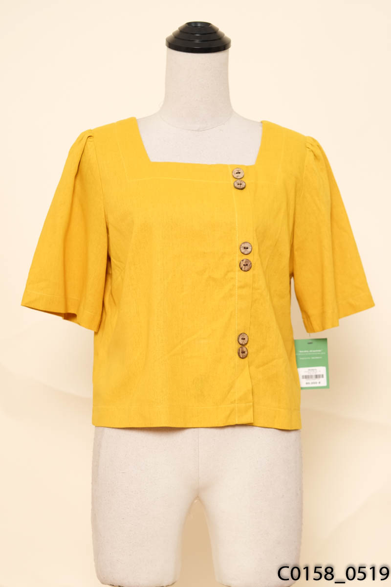 Áo vàng cúc gỗ