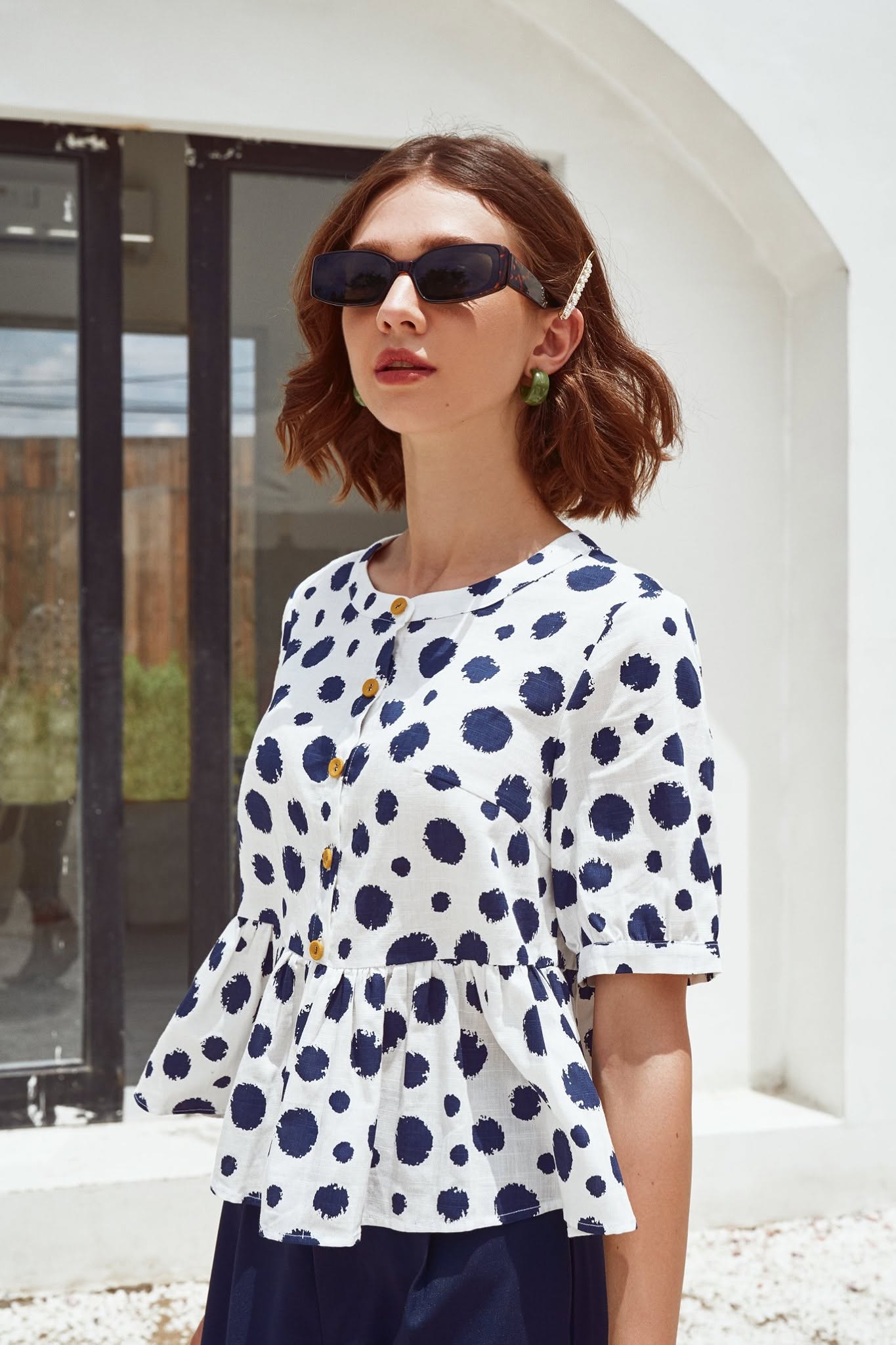 Áo trắng họa tiết chấm xanh adore dress