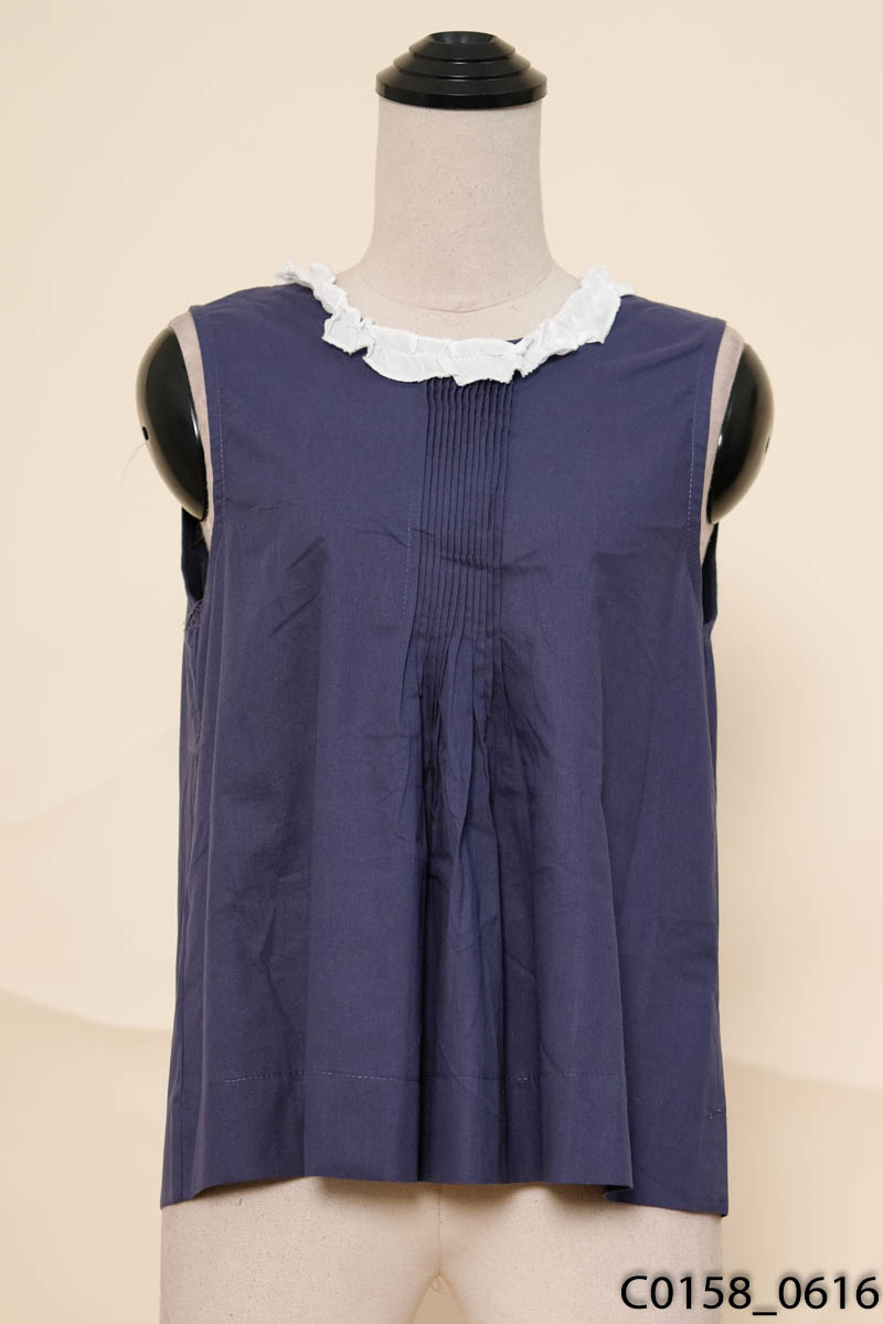Áo linen xanh sát nách viền trắng