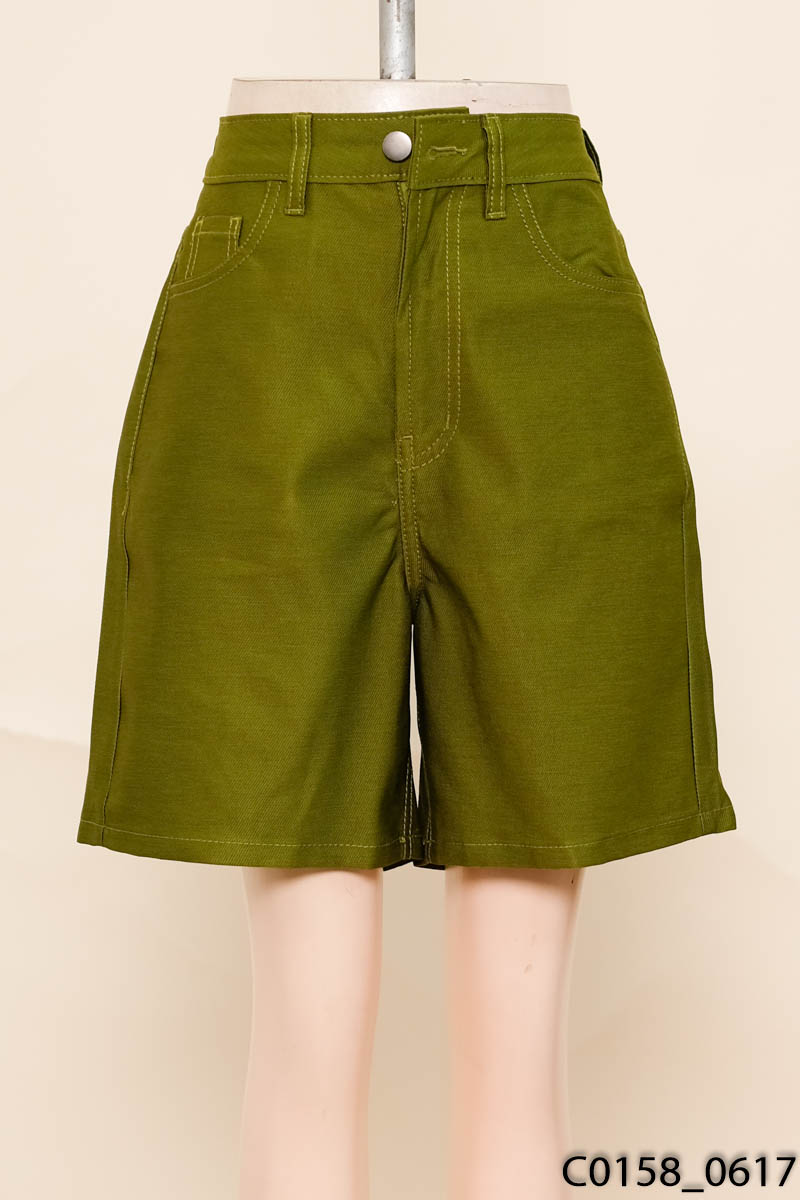 Quần shorts xanh lá