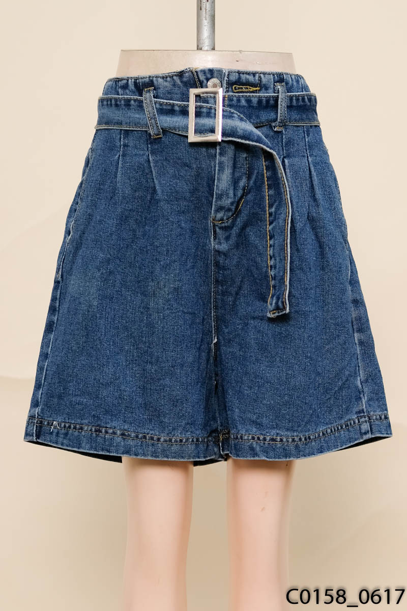 Quần shorts jeans xanh kèm đai