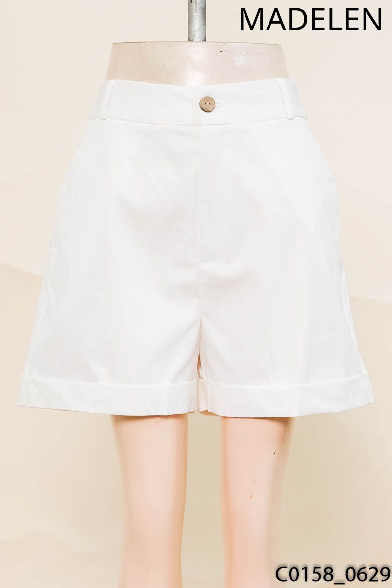 Quần short trắng cúc gỗ Madelen New Tags