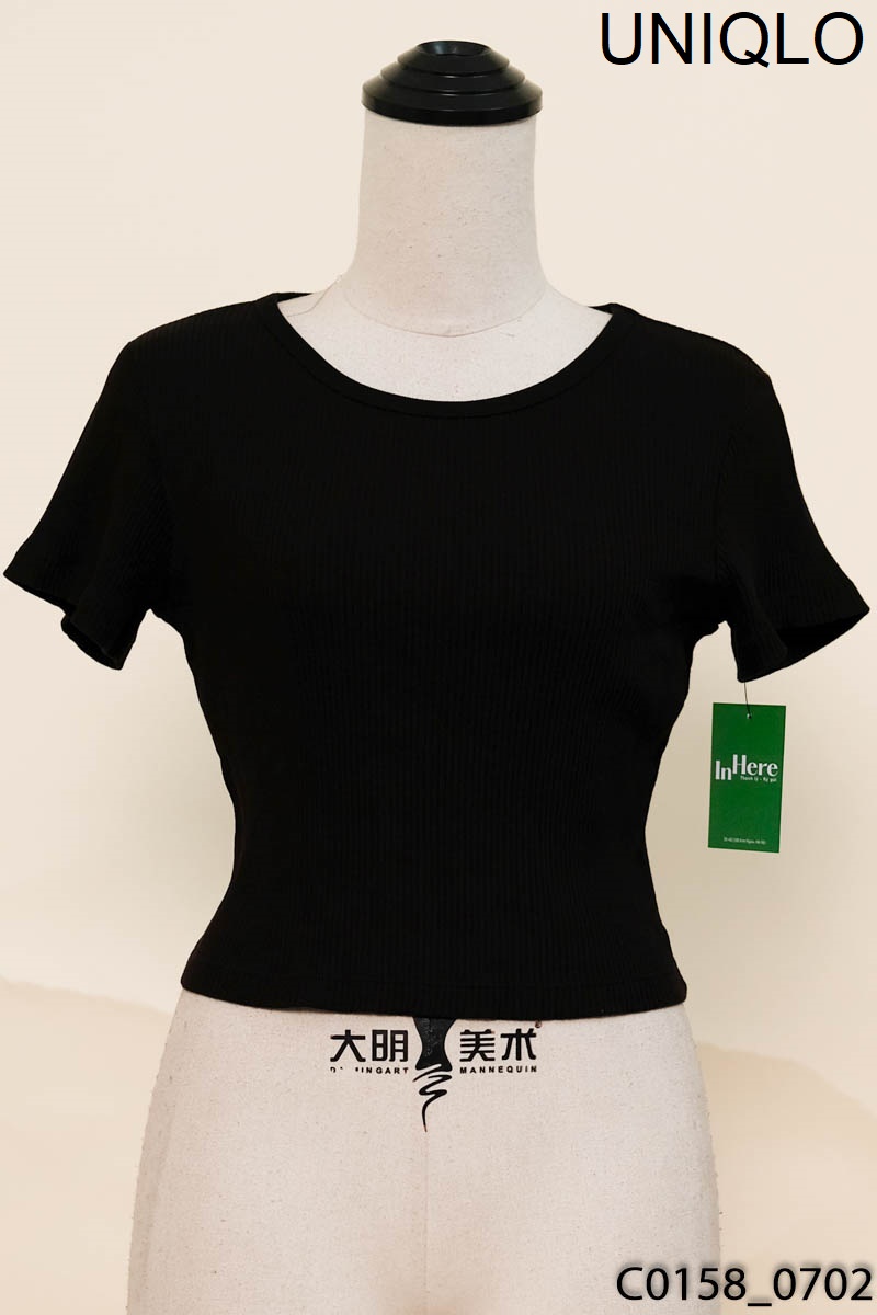 Áo thun đen len tăm Uniqlo