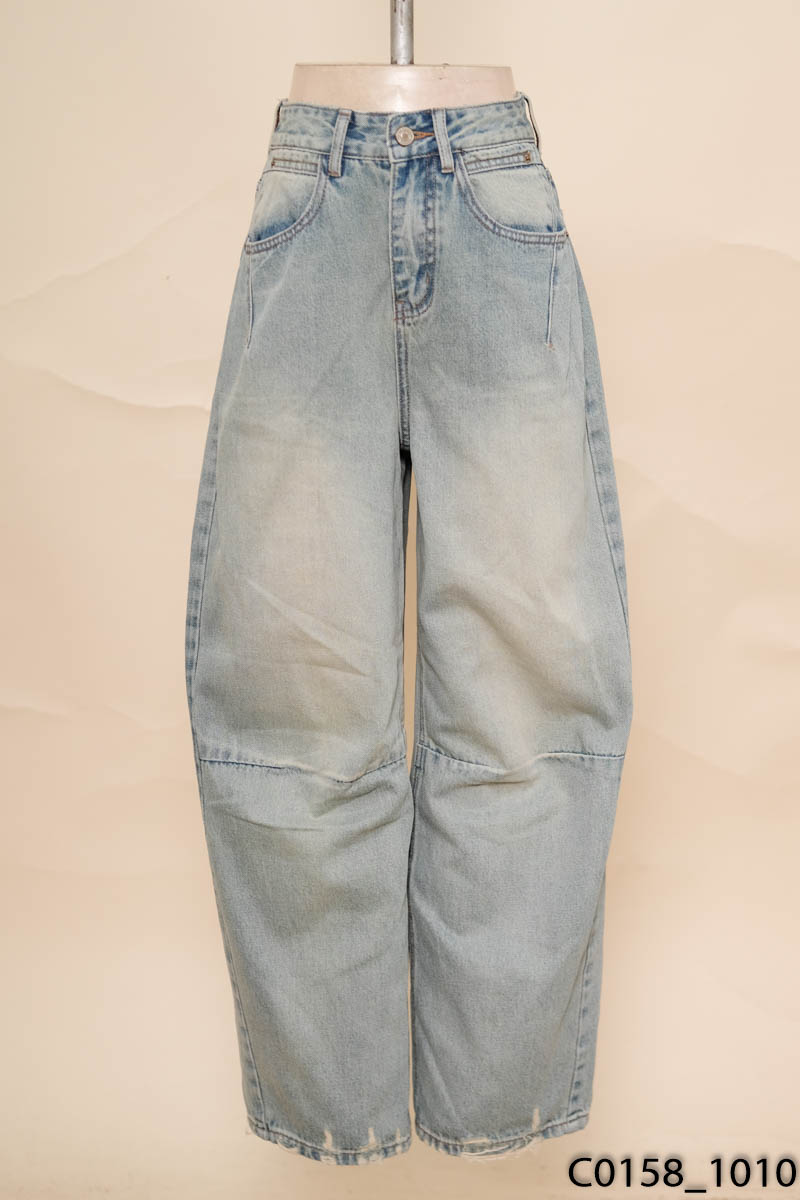 Quần jeans xanh ống rộng