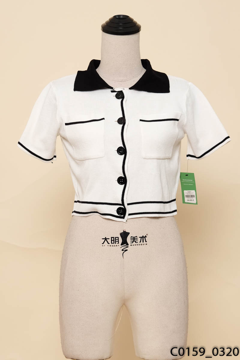 Áo len trắng viền đen