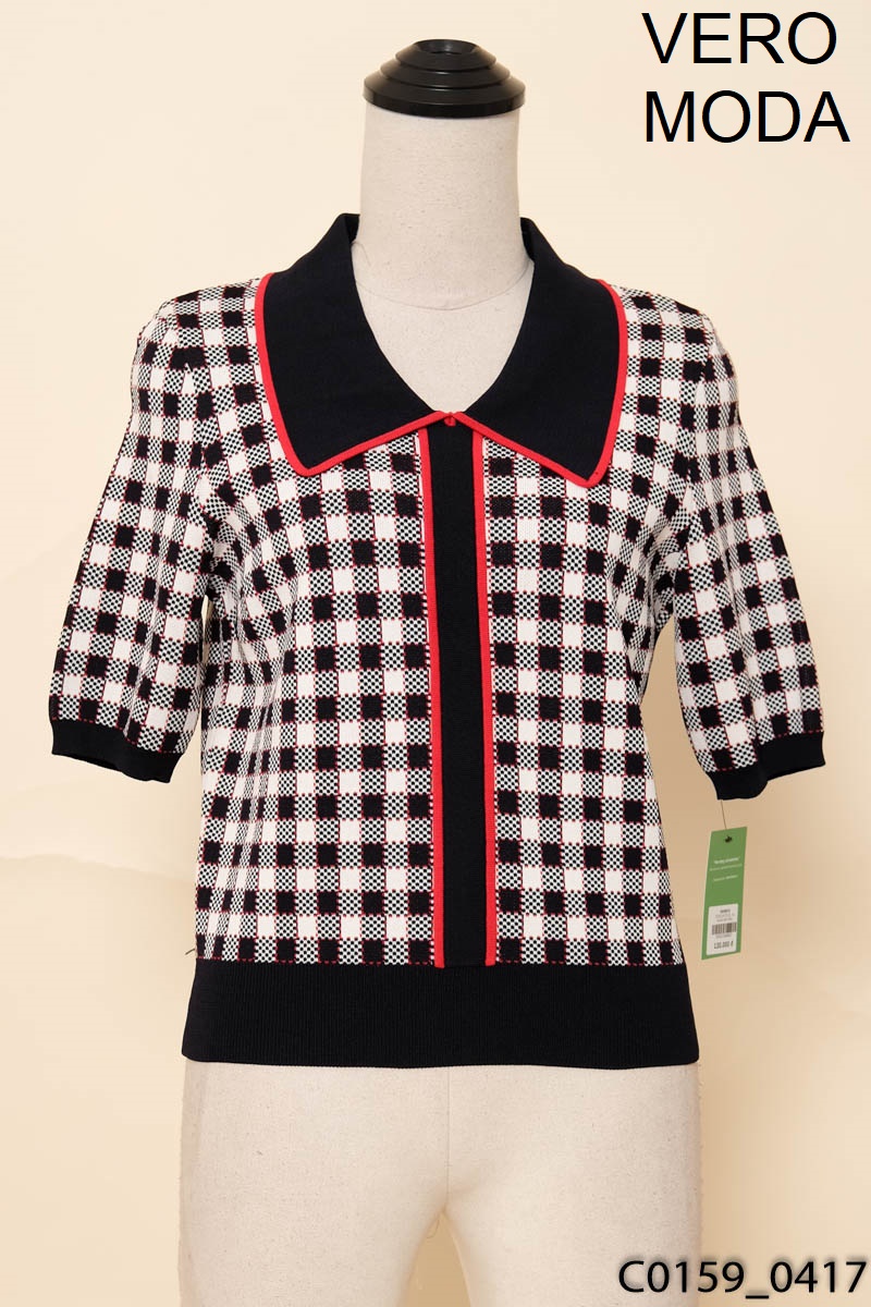Áo kẻ caro đen trắng cổ xanh than VERO MODA